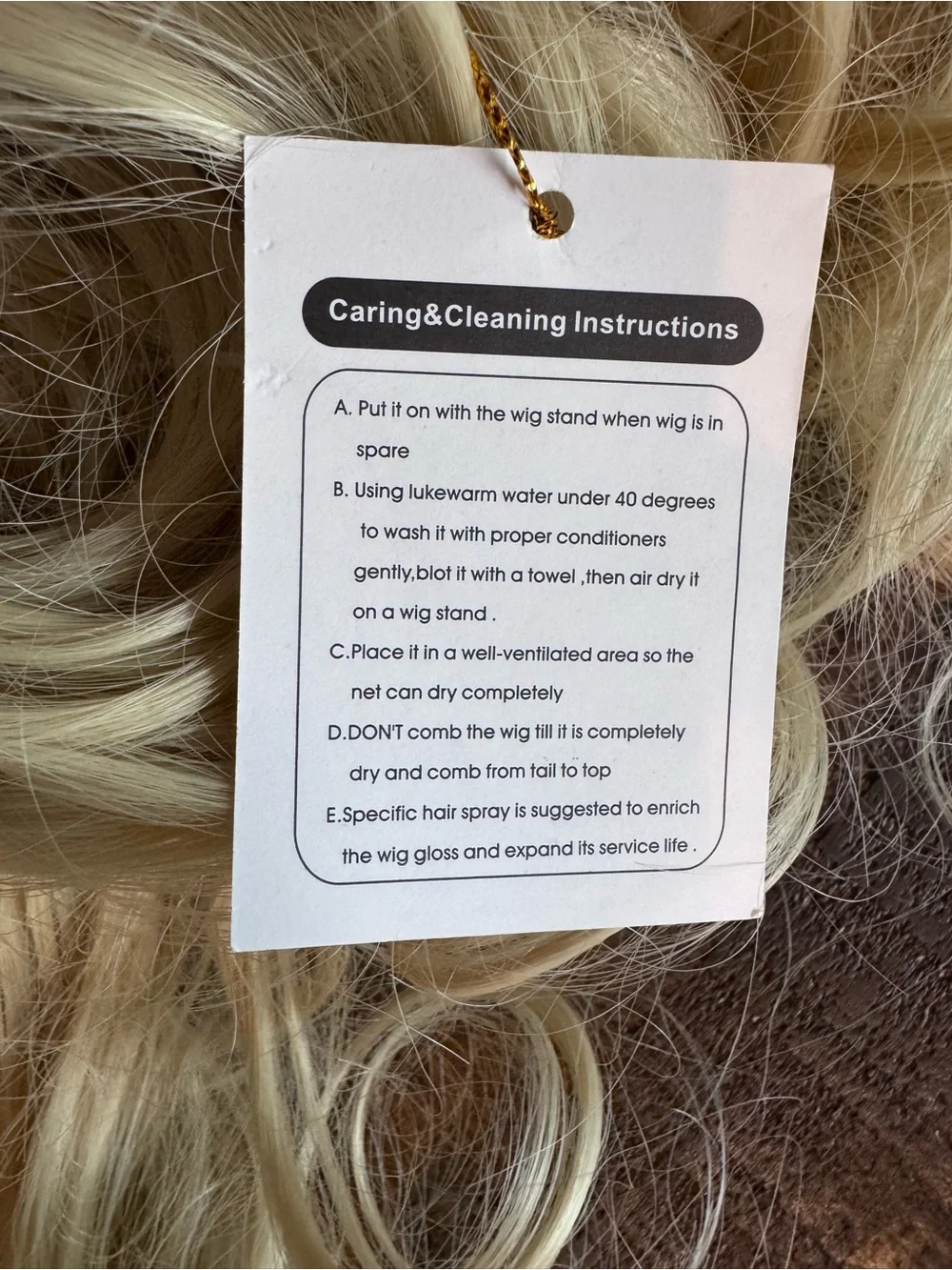 NWT Farrah Fawcett Feathered Blonde 70s Vintage Long Natural Synthetic Wig